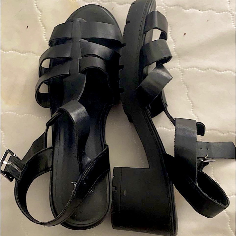 Women’s/juniors strappy sandals wild fable brand size 8 1/2